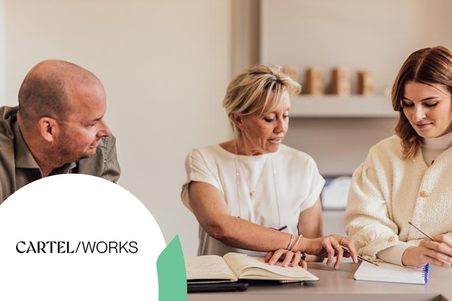 Cartel Works beeld onderaan